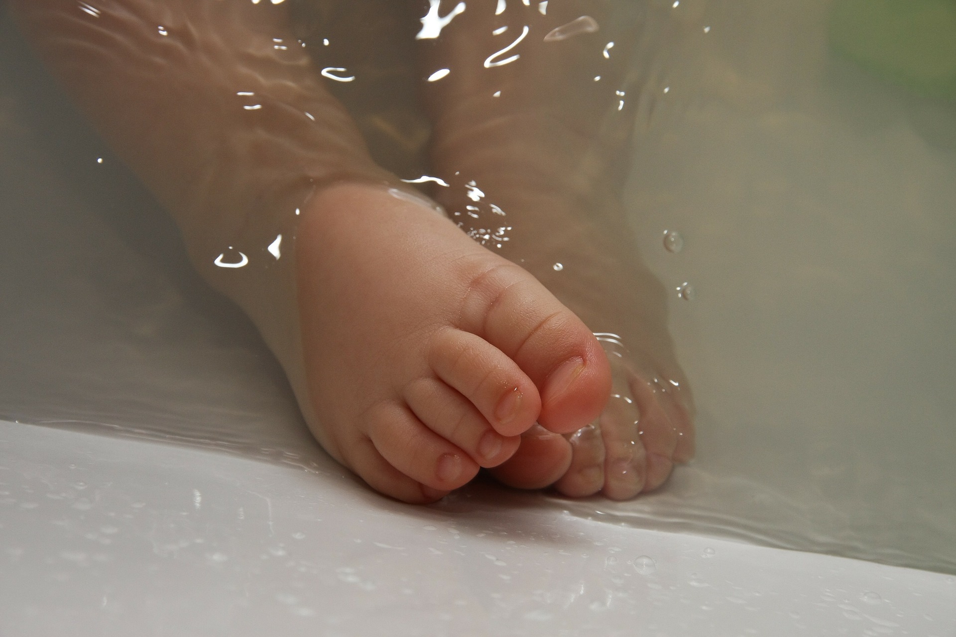 Le bain, un moment de détente avec bébé